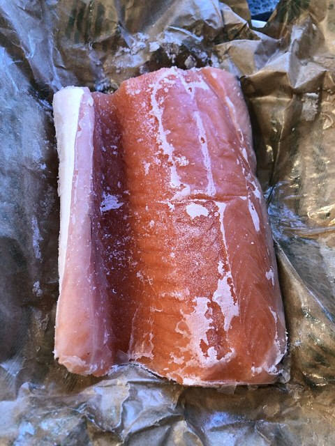 Grade 1 raw salmon fillet 1000g (1 pack)